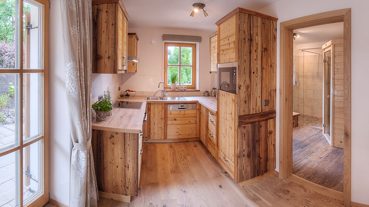 Vollausgestattete Küche in Altholzqualität Vollausgestattete Küche in Altholzqualität